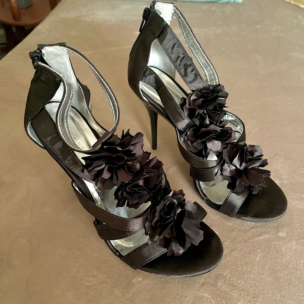 Women’s black satin heels with flowers size 10M
